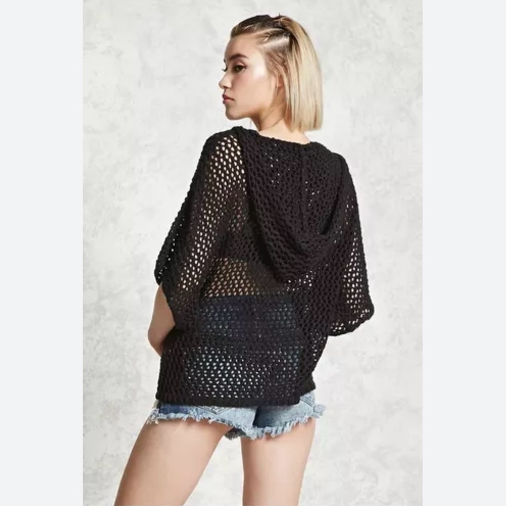 Forever 21  Size Women’s Large 
Classic Black Crochet Knit